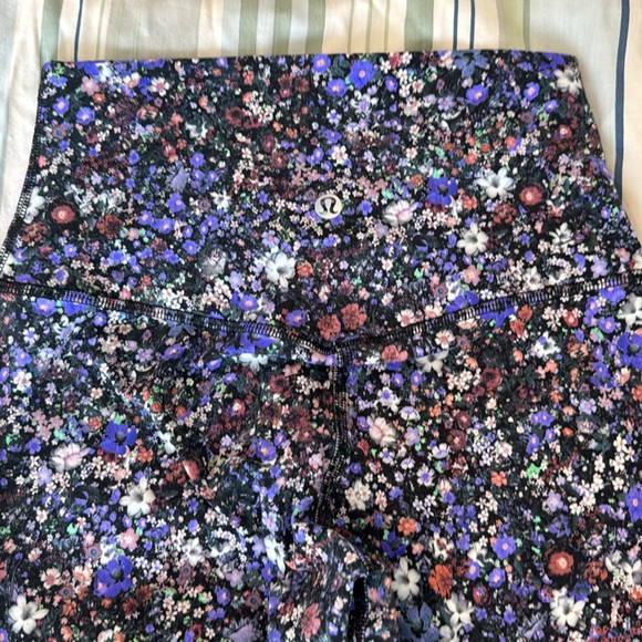 Lululemon Align crops - Picture 2 of 2